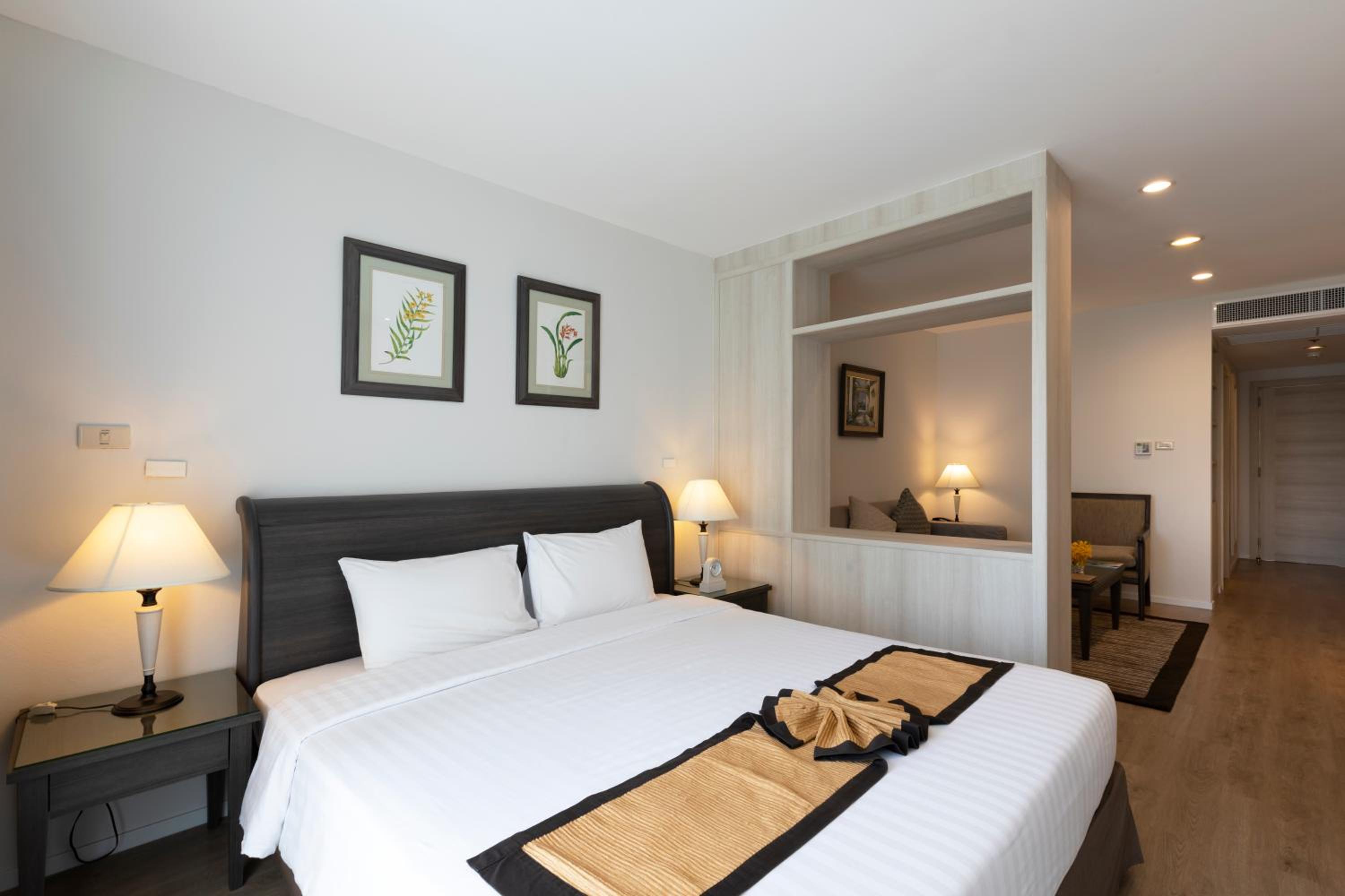 Studio, Suite, King Bed, Balcony, Kitchenette