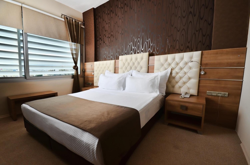 Orty Airport Hotel 9/63