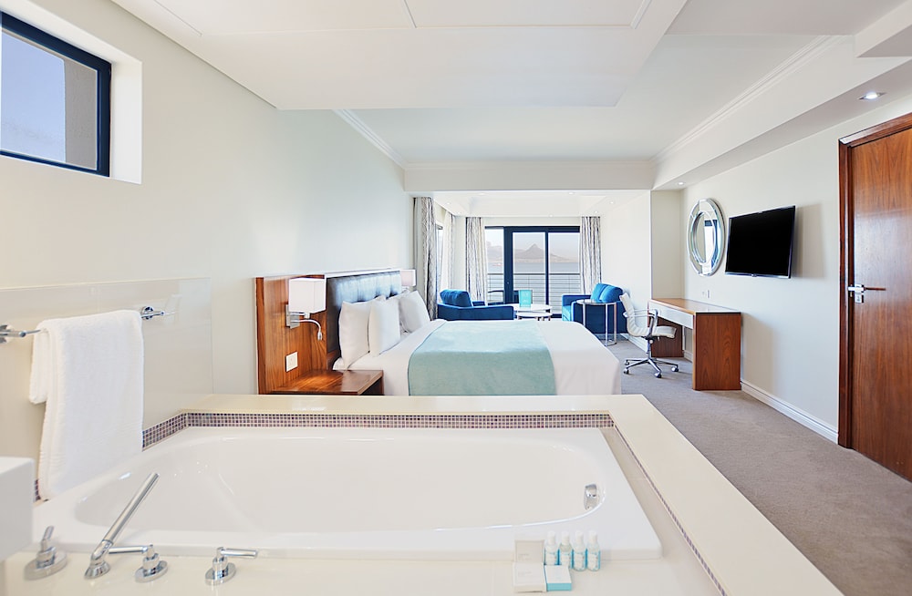 Blaauwberg Beach Hotel 43/100