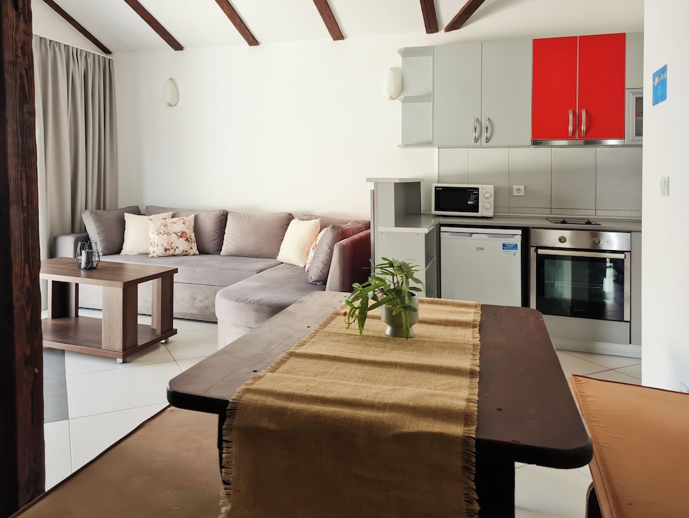 Cattaroom Apartments 52/76