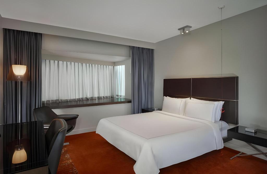 Superior, Double Bed, Atrium View