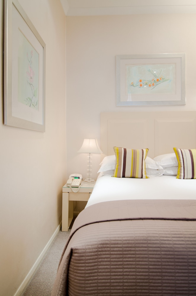 The Beaufort Knightsbridge 18/41