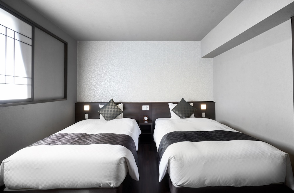DELUXE, TWIN BEDS