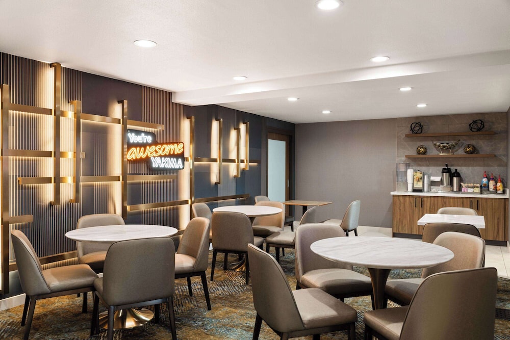 La Quinta Inn & Suites by Wyndham Yakima Downtown 33/50