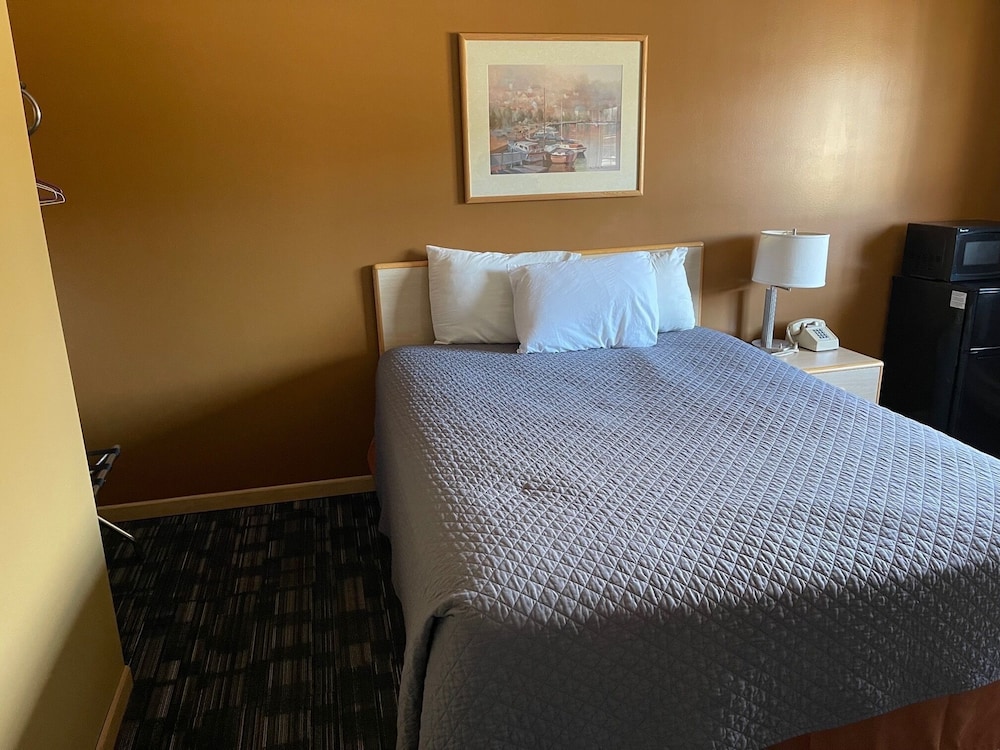 Lakeside Motor Inn 6/26