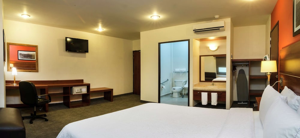 Hampton Inn by Hilton San Juan Del Rio 17/59