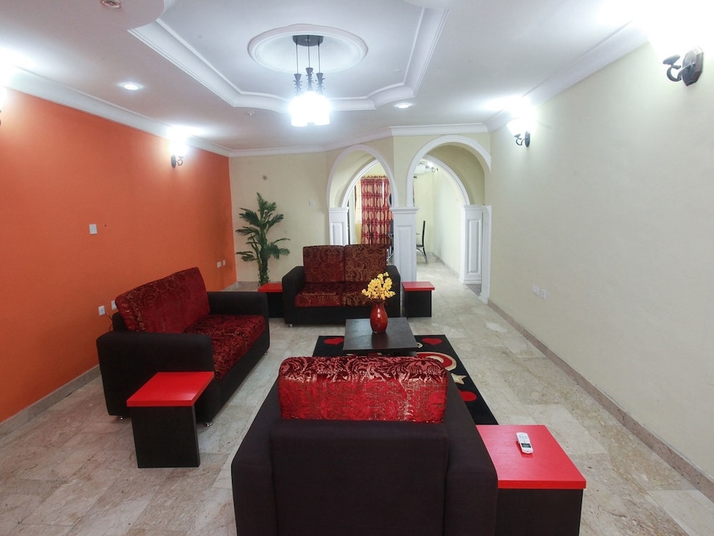 Carleton Hotel & Suites 20/29
