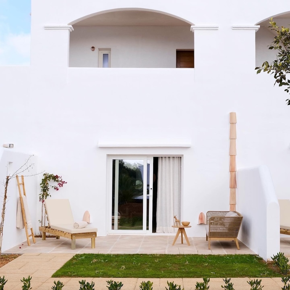 Eques Petit Resort 32/74