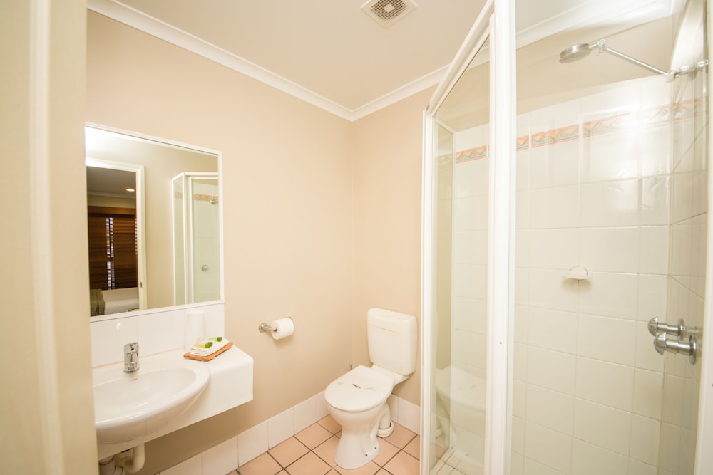 The Cosmopolitan Motel Serviced Apartments 45/48