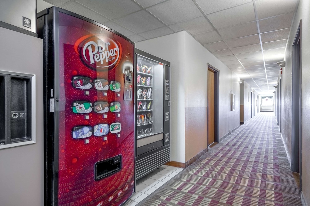Super 8 by Wyndham Fond Du Lac 14/20
