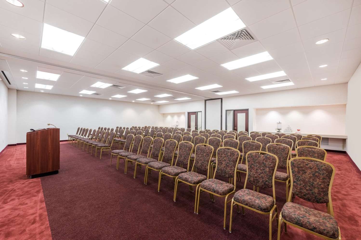 Ramada by Wyndham State College Hotel & Conference Center 32/40