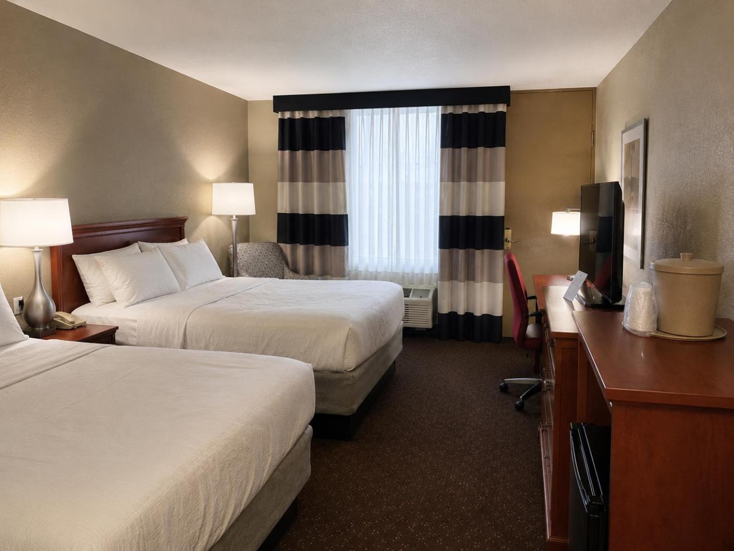 Room, 2 Queen Beds, Court View