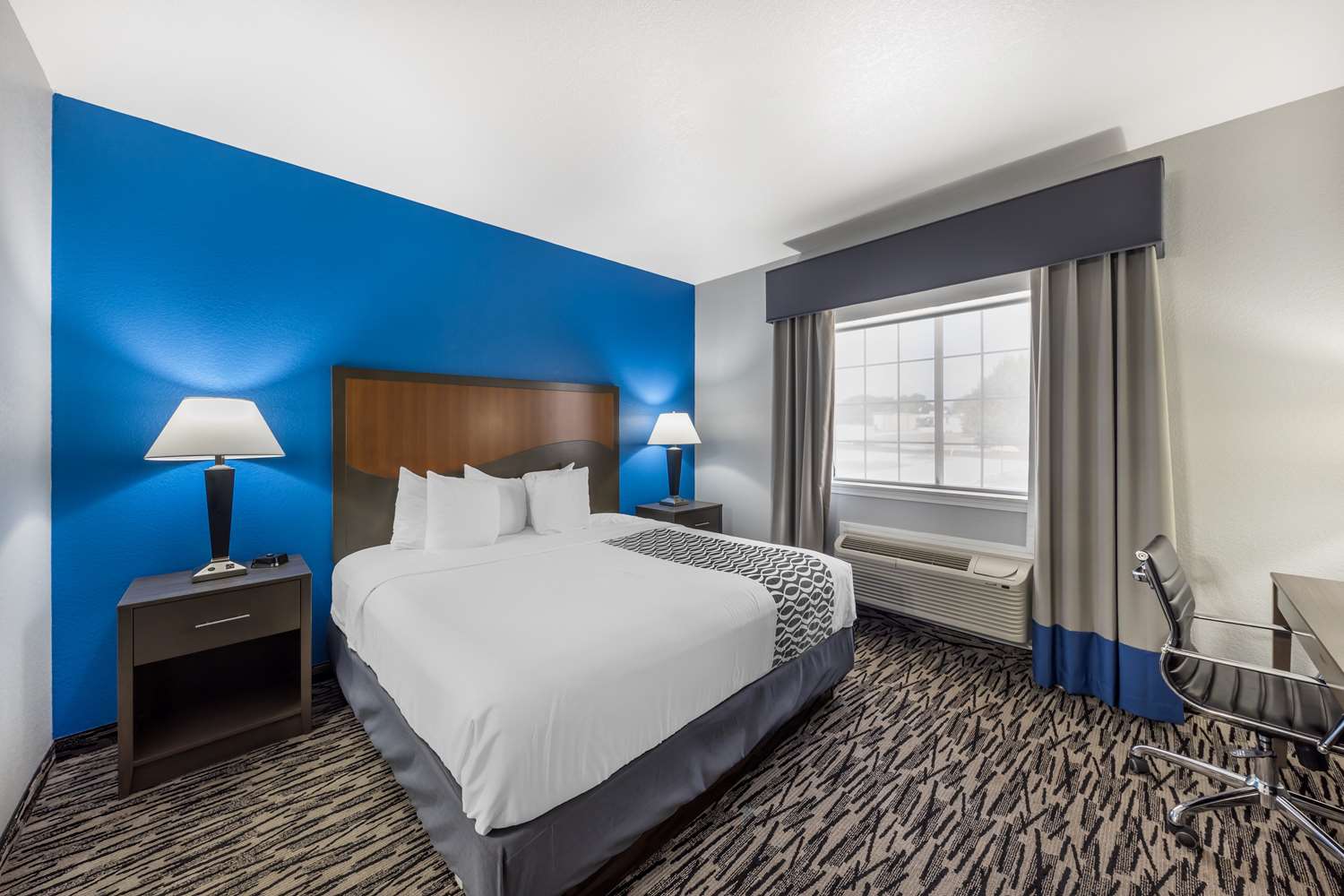 Suite, King Bed, Sofa
