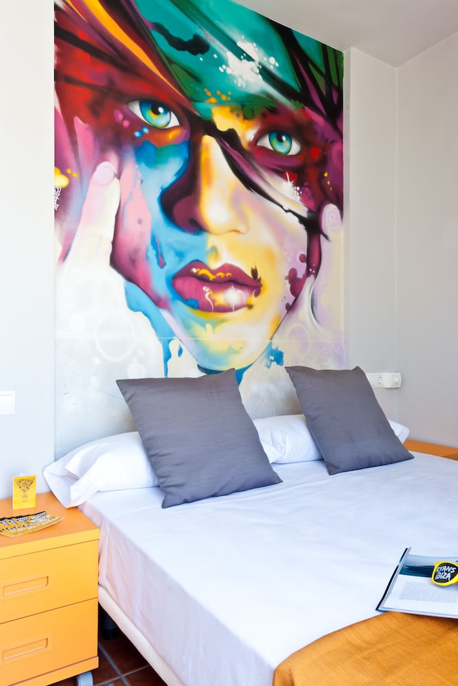 Hotel Ryans La Marina 60/69