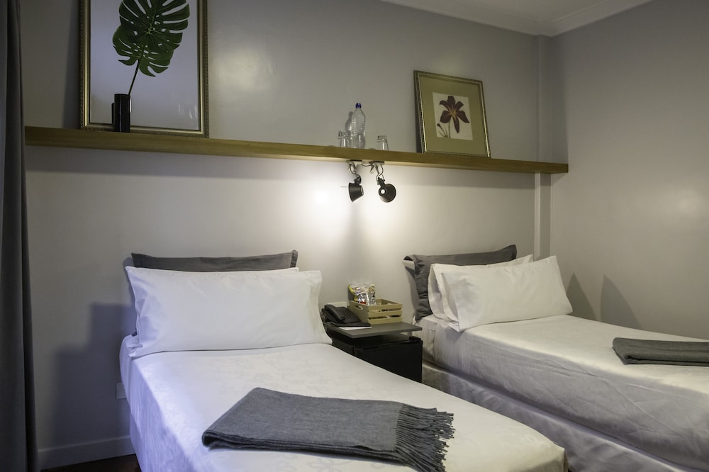 Carsson Hotel 33/67