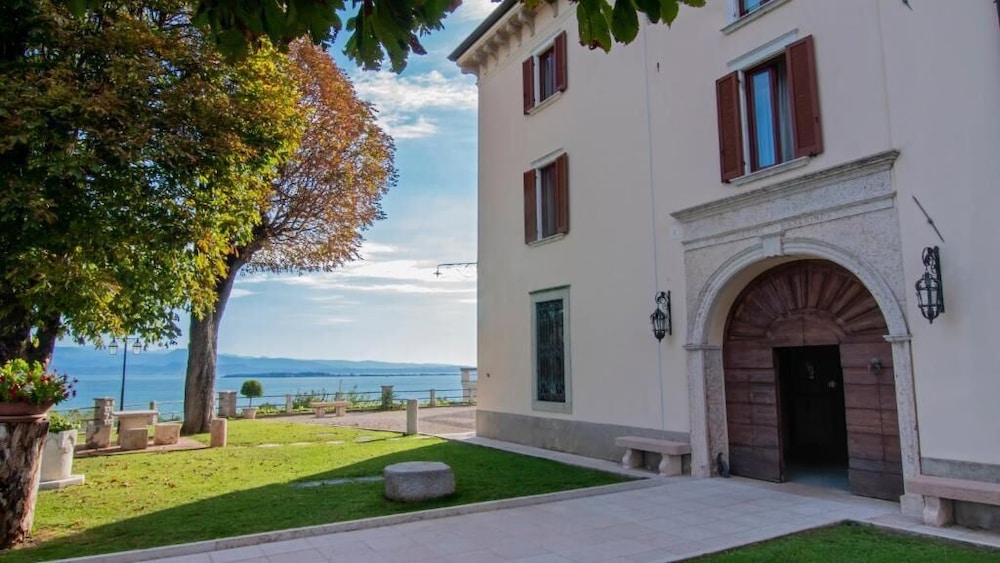 Castello Belvedere 43/50