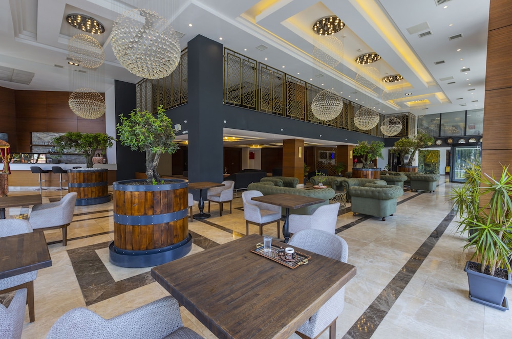 Grand Vaves Hotel 52/58