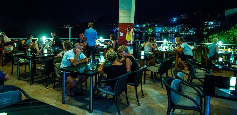 Beach Hotel Croatia 25/50