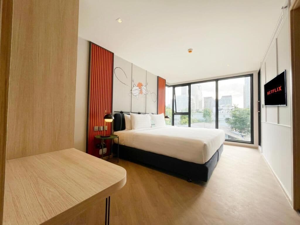 1 Bedroom, Suite, King Bed, with View