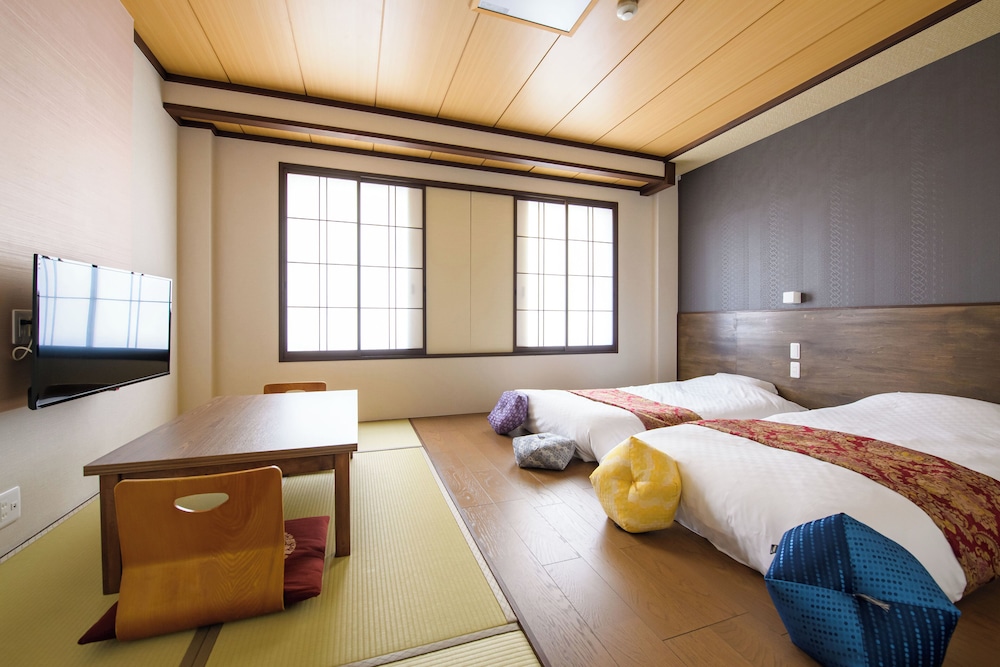 JAPANESE, TWIN BEDS