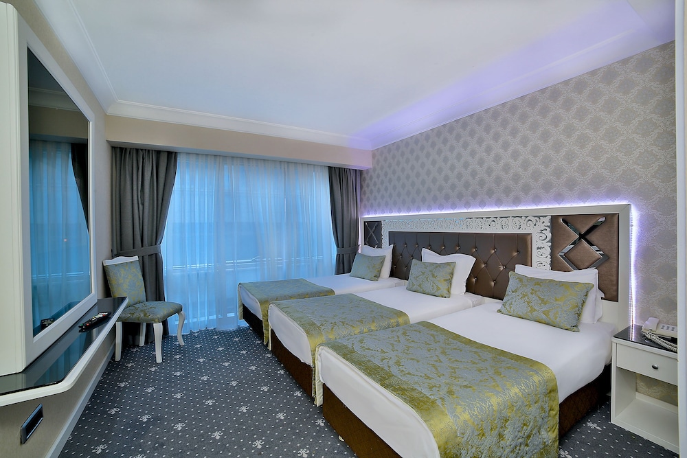 ROOM, TRIPLE