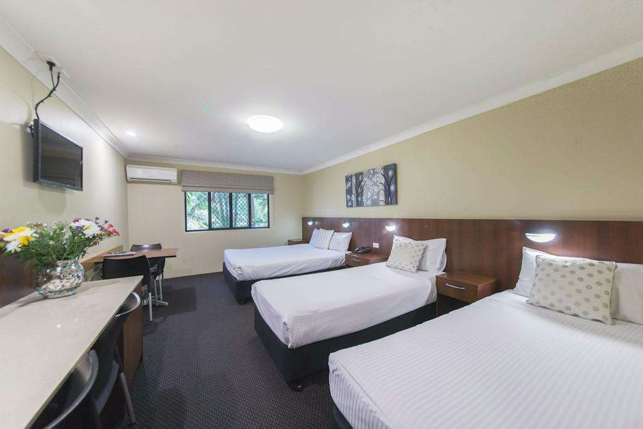 ROCKY RESORT MOTOR INN 25/65