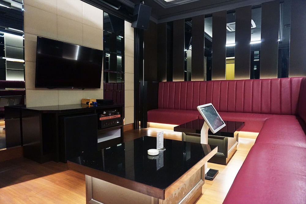 Avenzel Hotel and Convention Cibubur 64/69