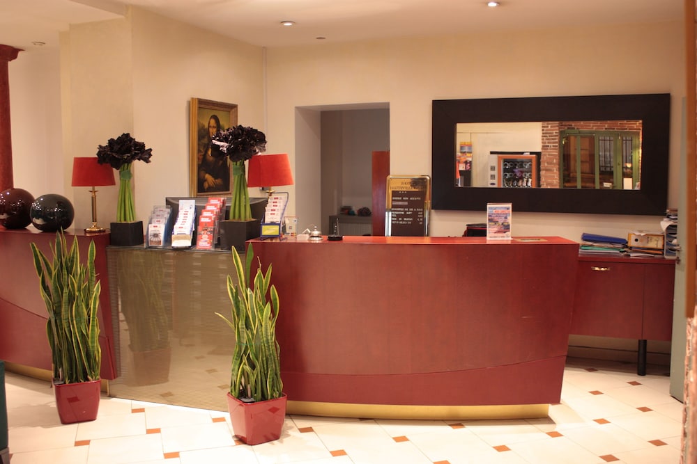 Lobby at HAUTEVILLE OPERA, PARIS