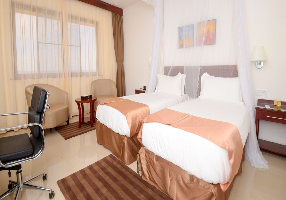 Raphael's Hotel 8/32