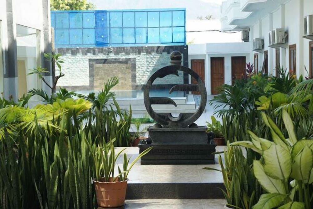 Sylvia Hotel Maumere 49/57