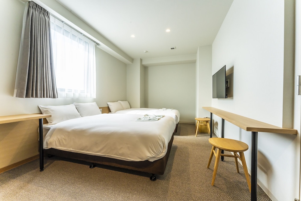 Cvs Bay Hotel 24/50