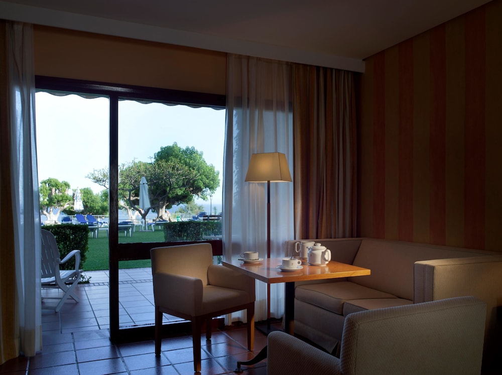 Parador De Nerja 15/50