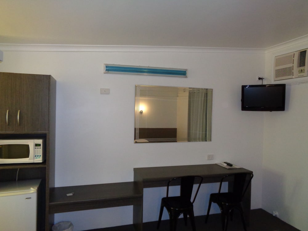 Parkway Motel 17/19