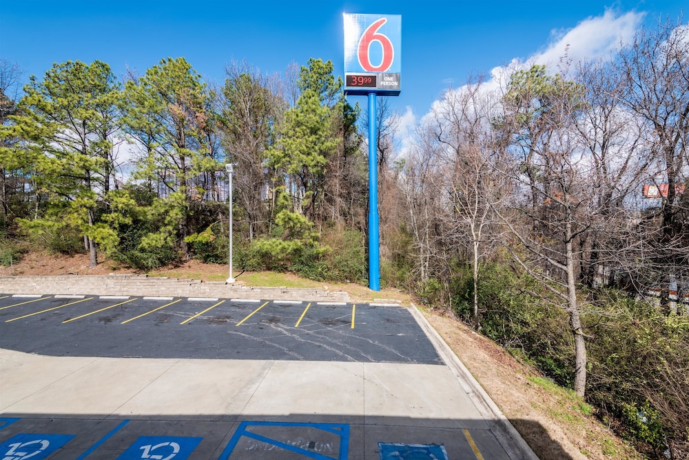 Motel6 Birmingham, AL 35/44