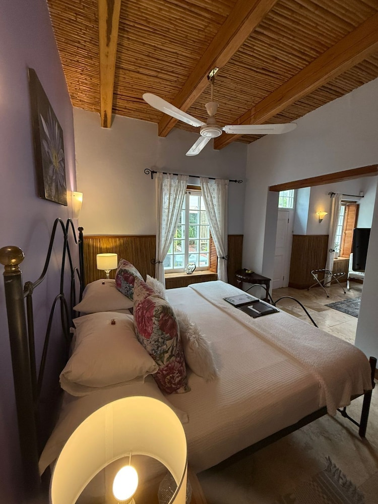 Rothman Manor Guest House 13/50