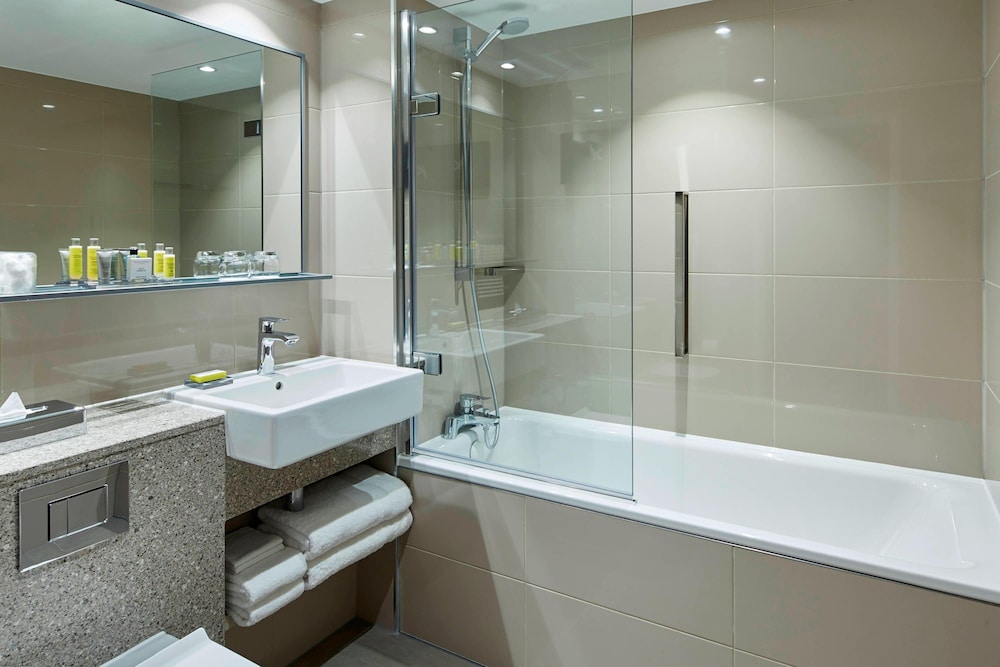 London Heathrow Marriott Hotel 10/66