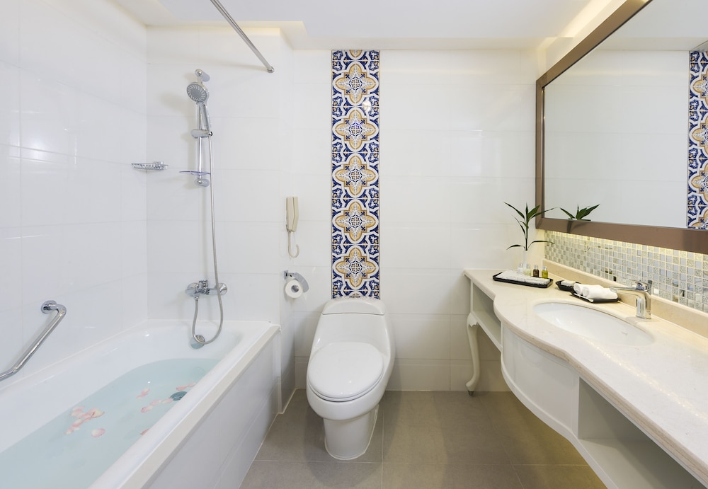 Suite, Sea View