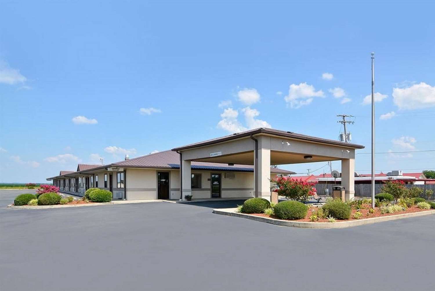 Super 8 by Wyndham McGehee 1/4