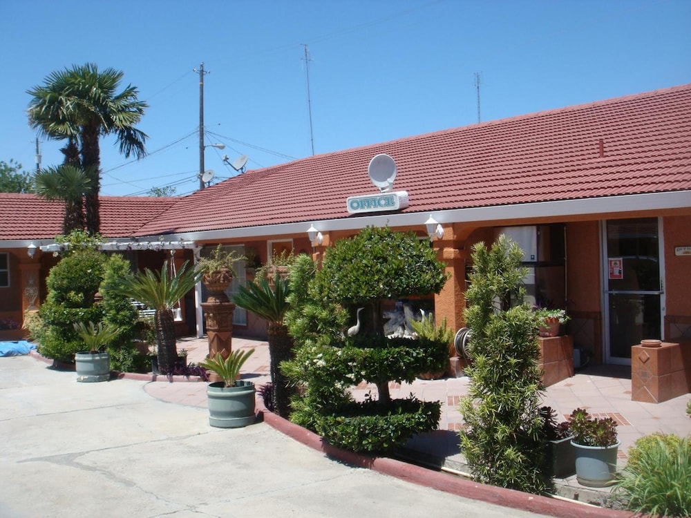 Economy Inn 3/58