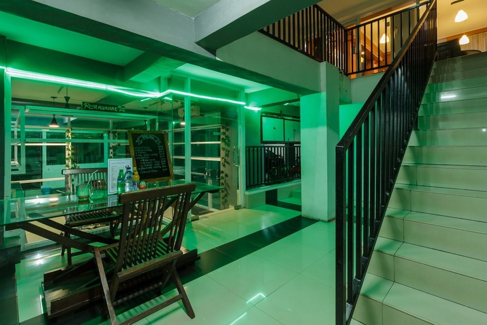 RedDoorz Premium @ Ampera Raya 2 17/22