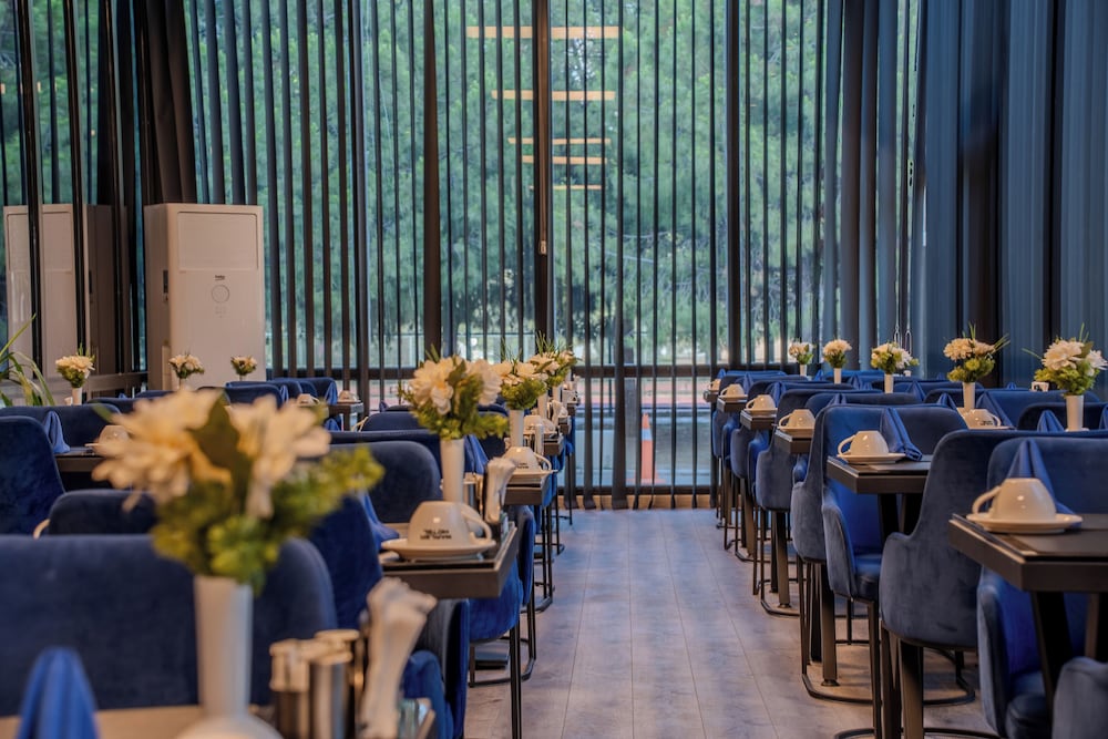 Marlen Hotel Bayrakli 41/48