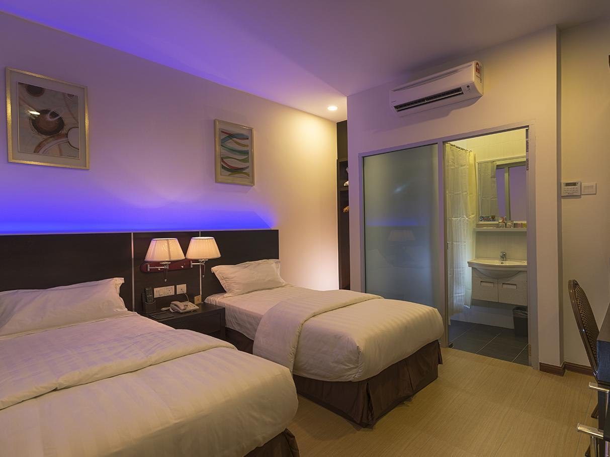 Standard, Twin Beds, No Window