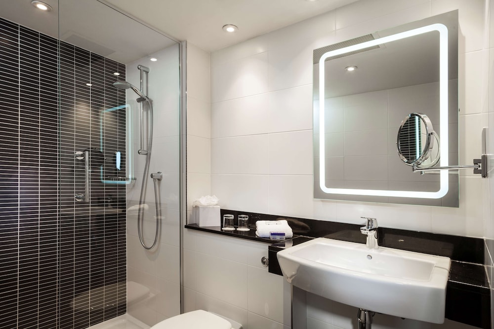Radisson Hotel and Conference Centre London Heathrow 47/49