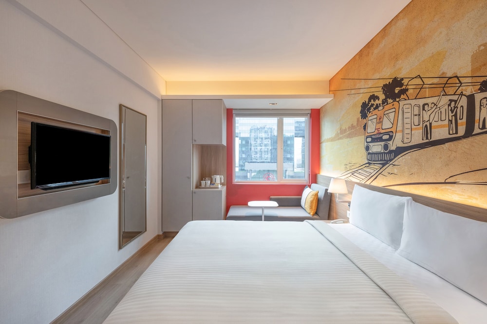 STANDARD, QUEEN BED