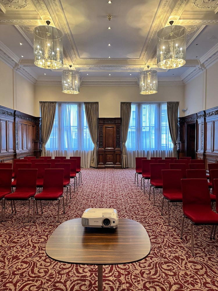 LEOPOLD HOTEL 45/50