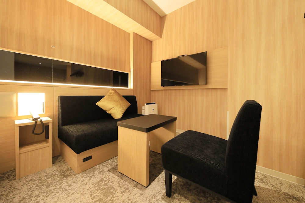 Quintessa Hotel Fukuoka Tenjin Comic & Books 35/37