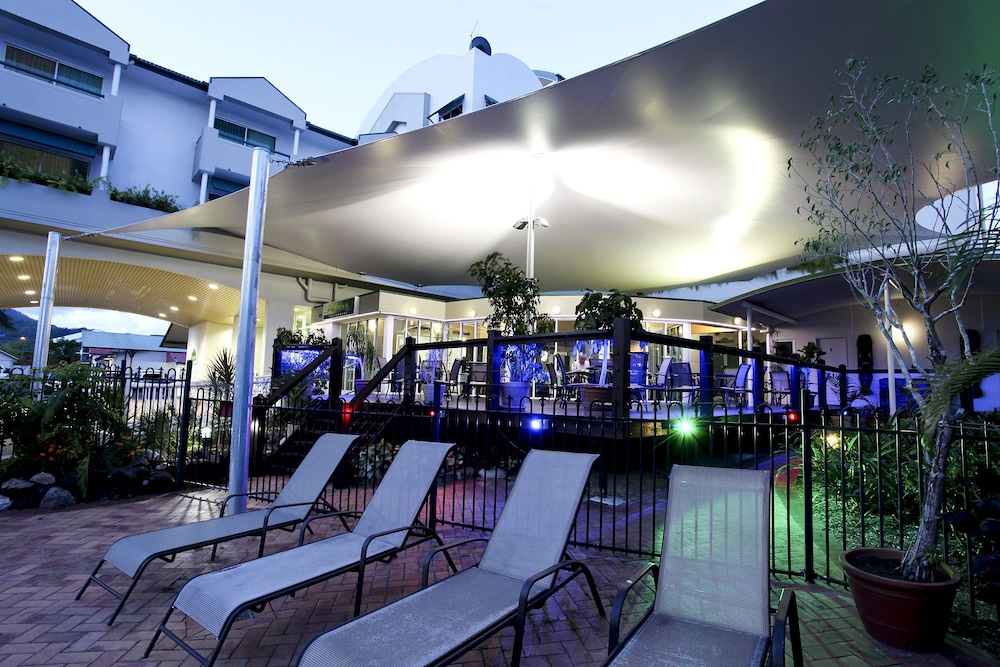 CAIRNS SHERIDAN HOTEL 30/45