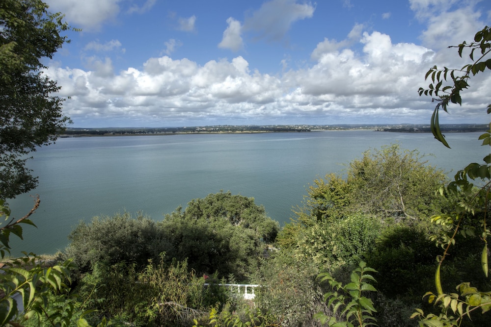The Lakehouse Bed & Breakfast 30/46