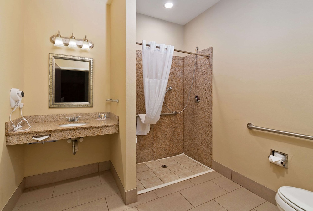 Comfort Inn & Suites Augusta West Near Fort Gordon 45/49