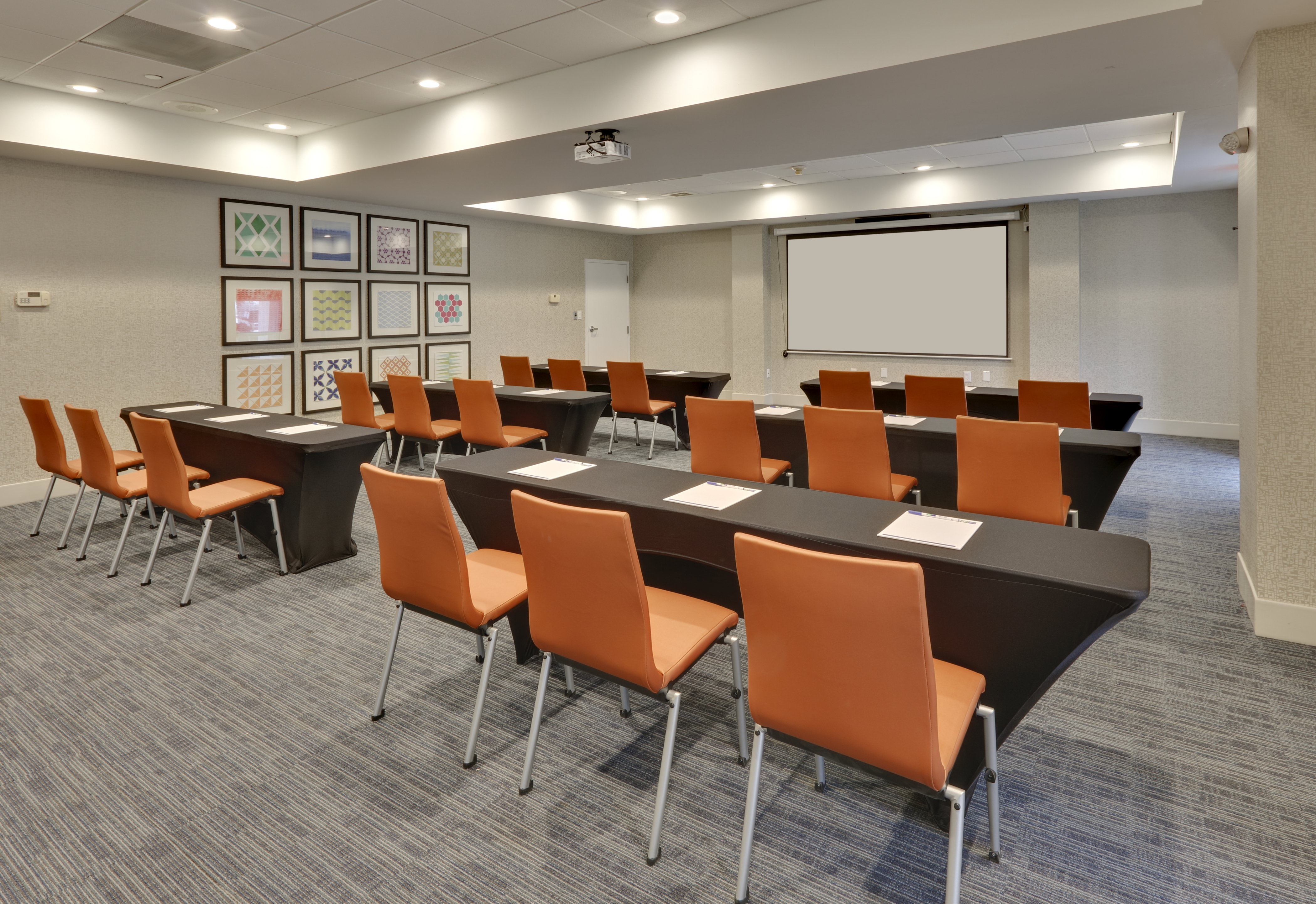 Holiday Inn Express Hotel And Suites Irving Conv Ctr Las Colinas 45/54